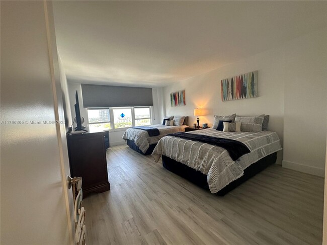 Building Photo - 3800 S Ocean Dr
