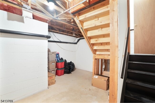 Building Photo - 8 Springholm Dr