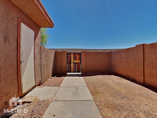 Building Photo - 5308 W Belleview St