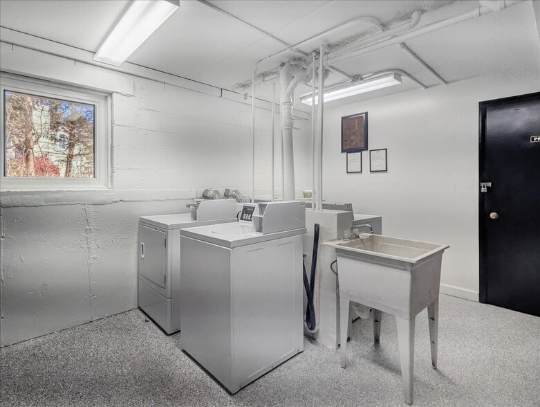 Building Photo - 300 Marlene Ct