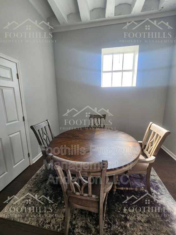 Building Photo - 214 N Main St