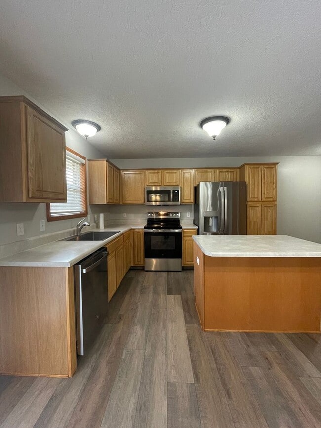 Building Photo - Executive Rental Nestled in Mulberry Ridge Ozark