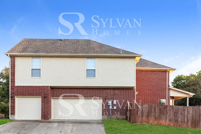 Building Photo - Lease today! No extra charge for contentment and relaxation!