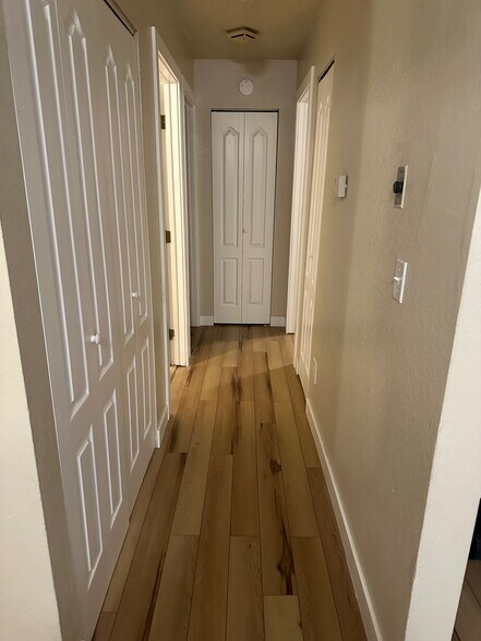 Building Photo - 631 Highline Dr