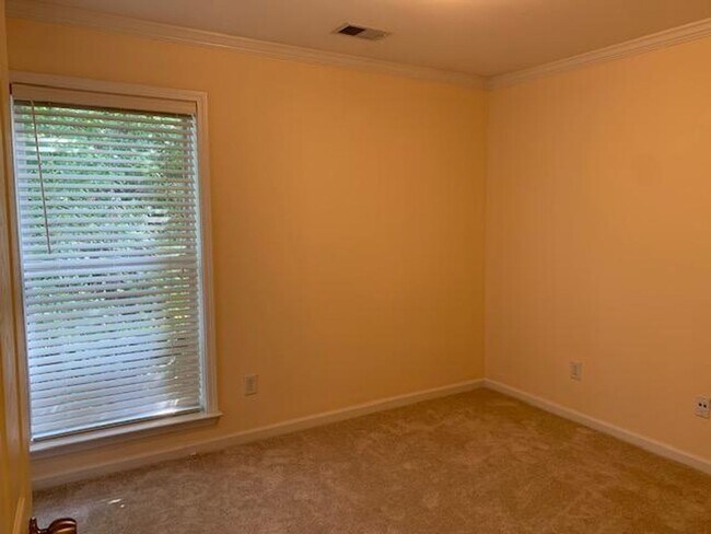 Building Photo - 2308 Myron Dr