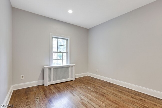 Building Photo - 302 N 10th St