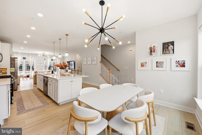 Building Photo - 22810 Tawny Pne Sq