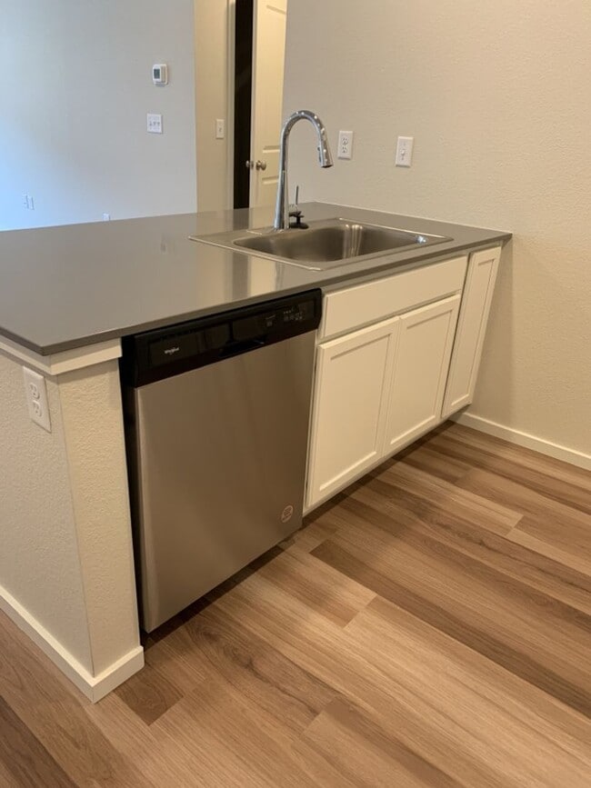 Building Photo - 3 Bed / 2.5 Bath Townhome with Attached Garage in NE Ft. Collins