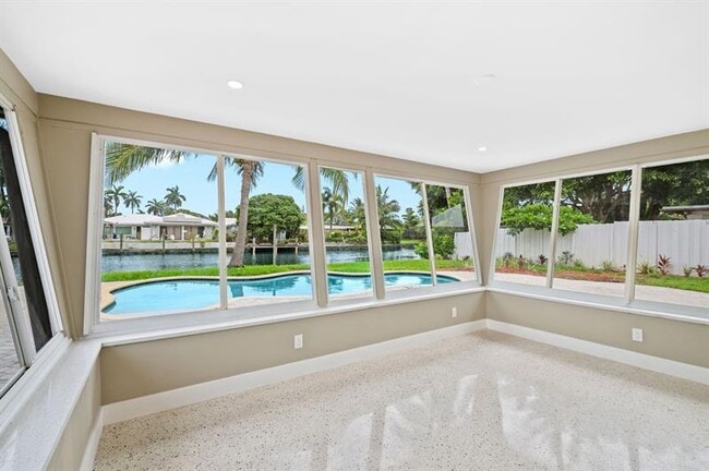 Building Photo - 121 Almar Dr