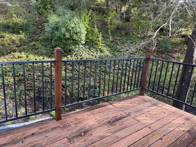 Building Photo - Wonderful 2 story home in Orinda