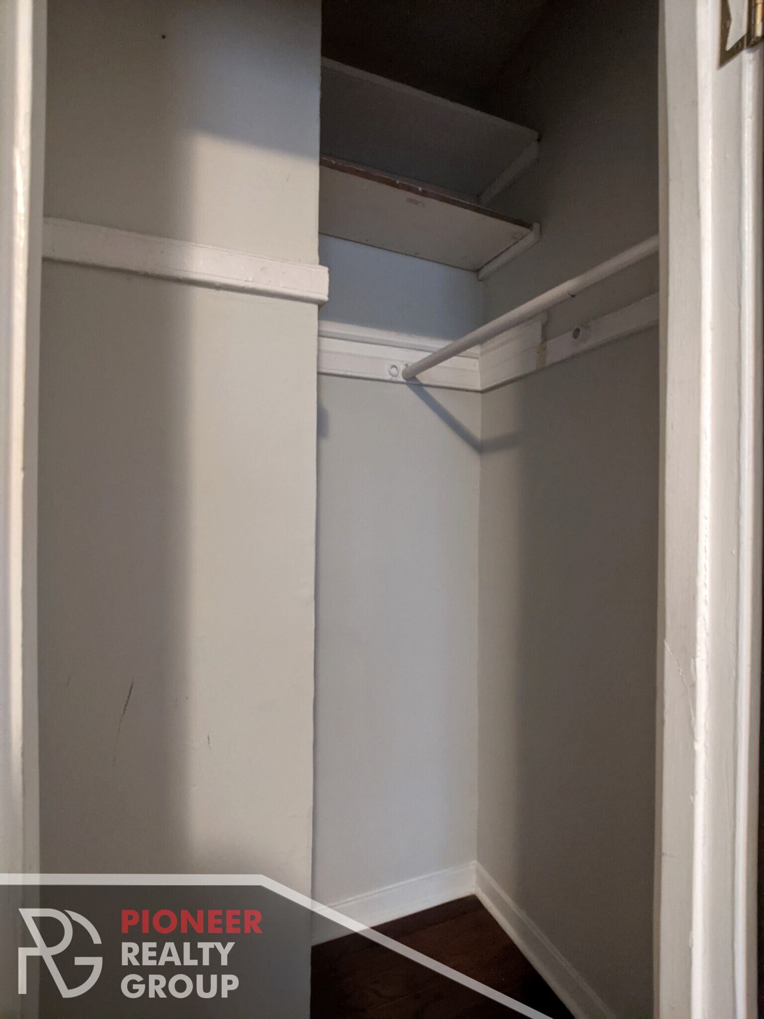 Building Photo - 546 W Surf St