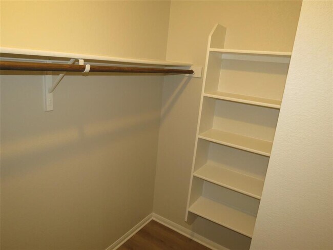 Building Photo - 375 Musgrav