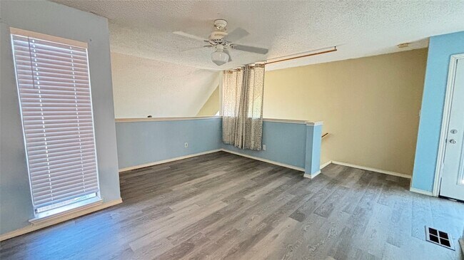 Building Photo - 2301 Basil Dr