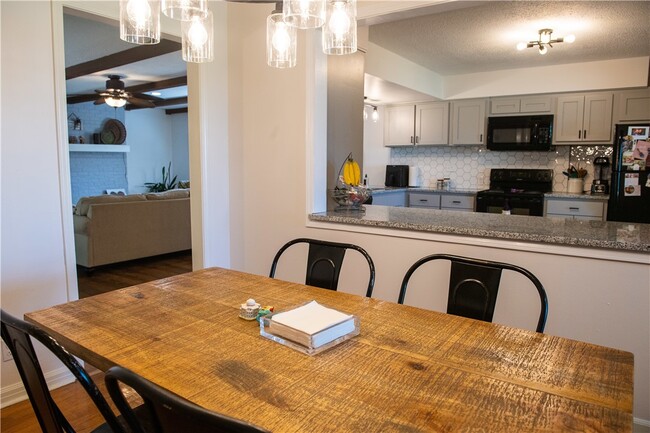 Building Photo - 1861 W Deane St