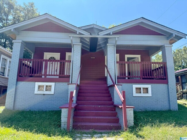 Building Photo - 2335 20th Pl SW