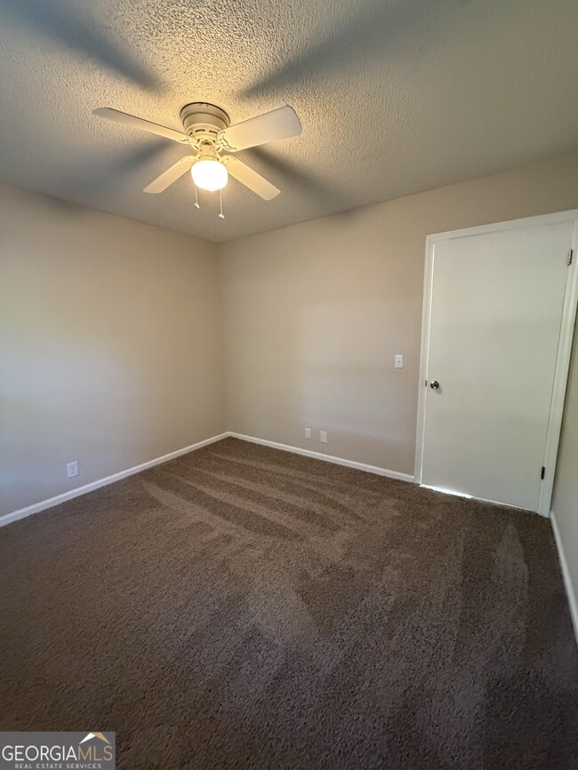 Building Photo - 107 Pineneedle Ct