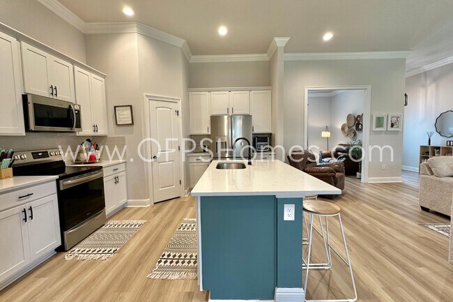 Building Photo - 4601 Jayhawk Dr