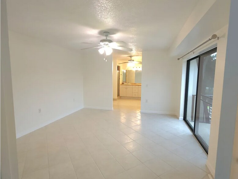 Building Photo - 306 3rd Ln