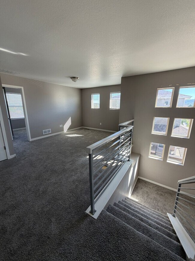 Building Photo - Beautiful Home in the Heart Of Castle Rock