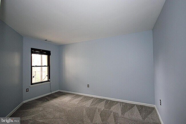 Building Photo - 3801 Ski Lodge Dr