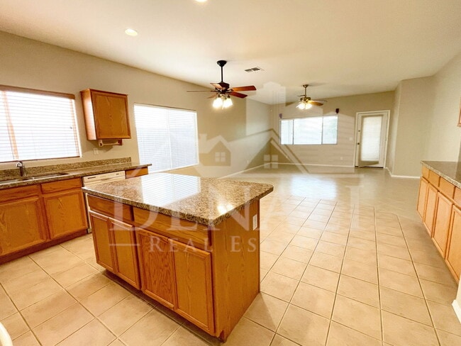 Building Photo - 8355 W Mary Ann Dr