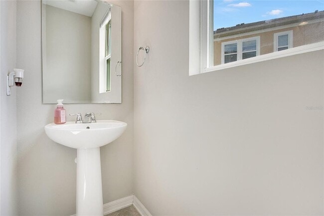 Building Photo - 13540 Fountainbleau Dr