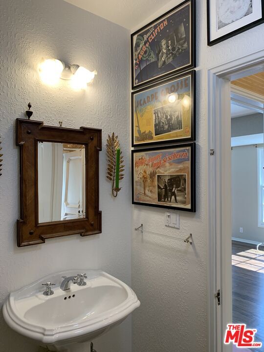 Building Photo - 8050 Mulholland Dr