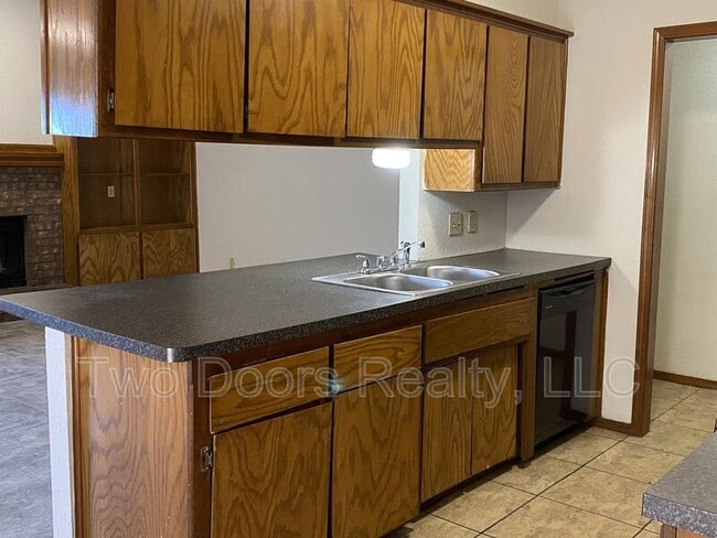 Building Photo - 2820 SE 55th St