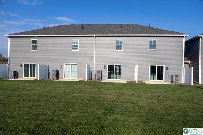 Building Photo - 1411 Greenview Dr