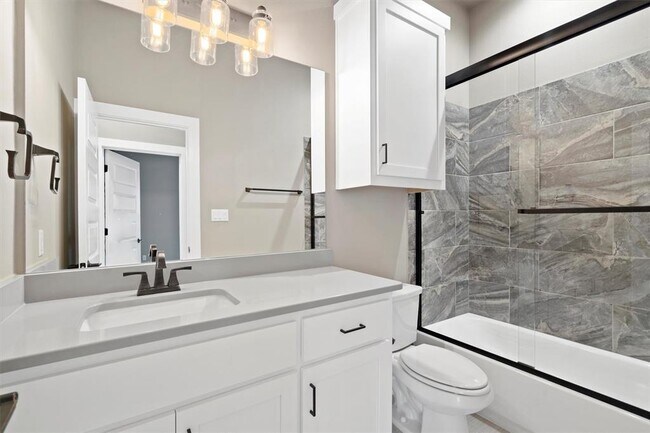 Building Photo - 904 Naranjo Dr
