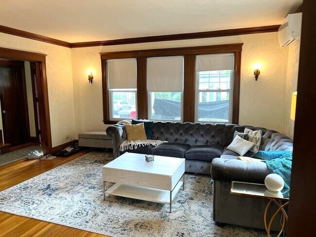 Building Photo - 5 Glenmont Rd