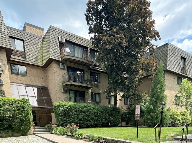 Building Photo - 500 Central Park Ave