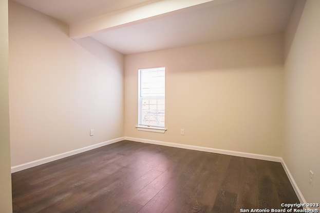 Building Photo - 303 Victor St