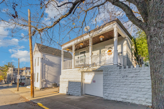 Building Photo - 219 Taylor Ave