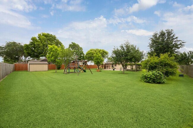 Building Photo - 3402 Fox Ct