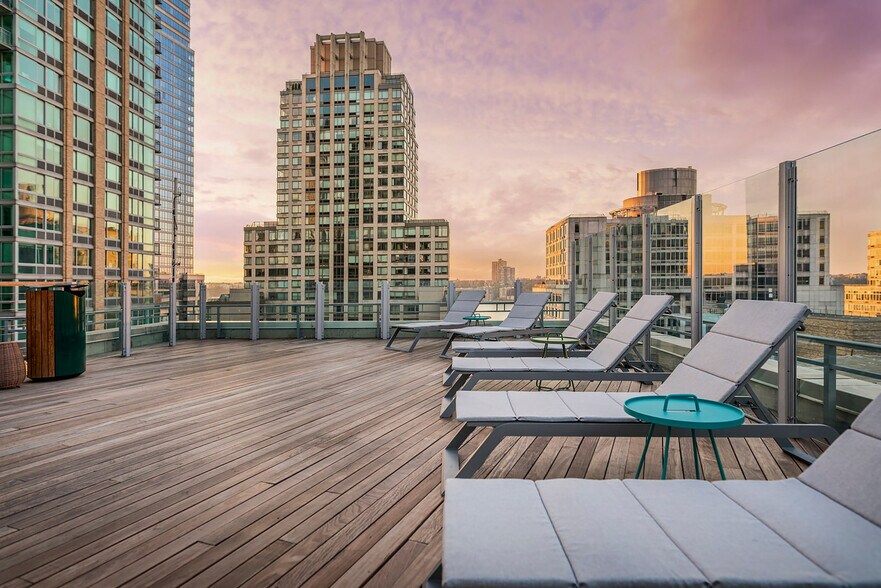 Building Photo - 101 W End Ave