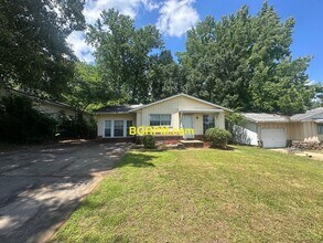 Building Photo - 3 Bd, 1 1/2 BA, home in Jacksonville