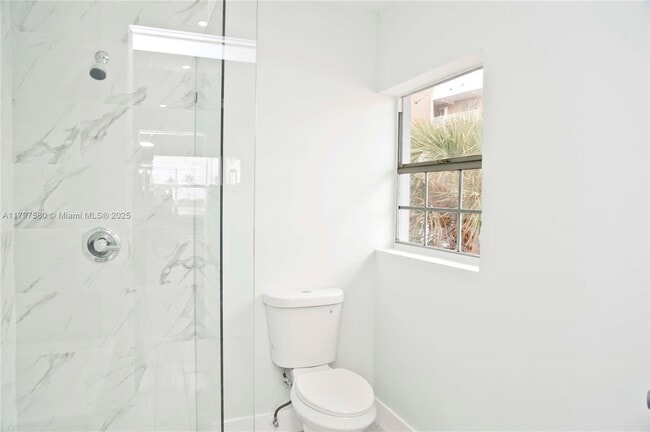 Building Photo - 4105 N Ocean Dr