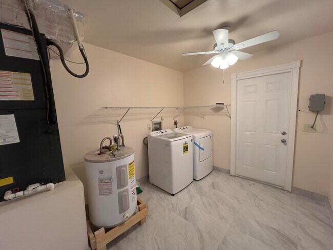 Building Photo - 7926 Burlwood Ln