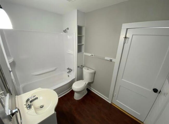 Building Photo - 805 Bois D Arc St