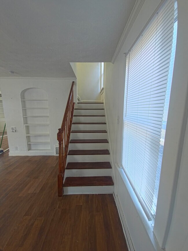 Building Photo - 540 Blaine Ave