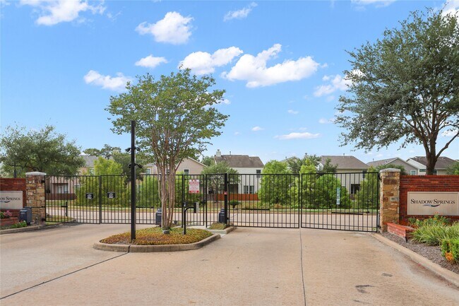 Building Photo - 10046 Hillside Bayou Dr