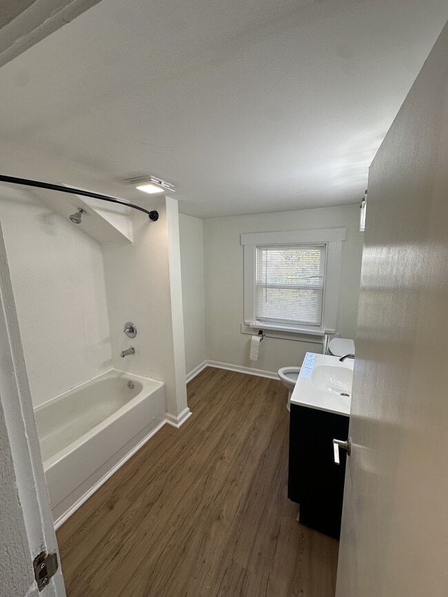 Building Photo - 1023 Bement St