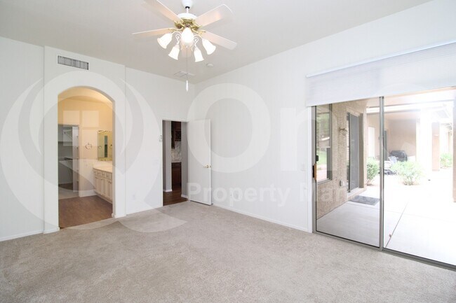 Building Photo - 9634 E Rocky Lake Dr