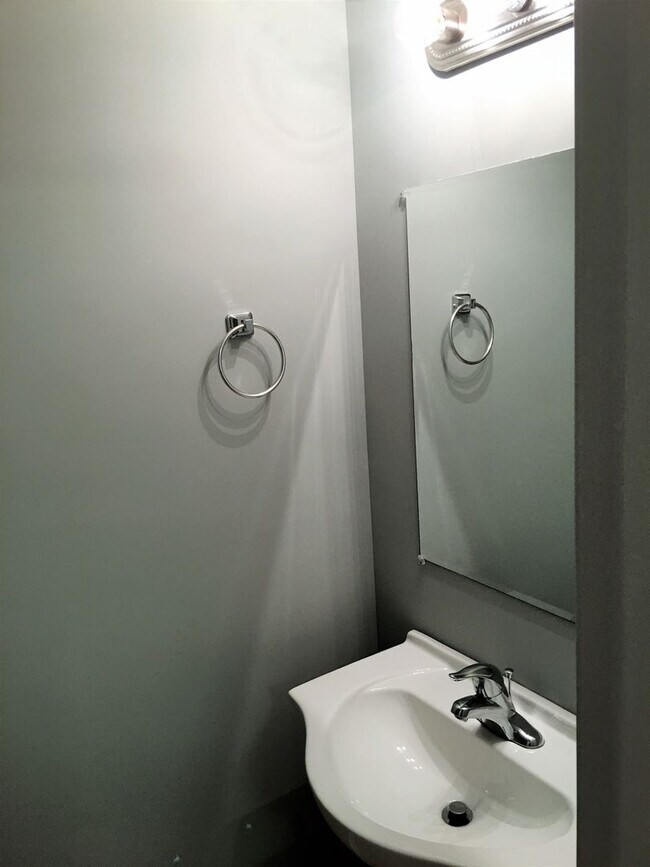 Building Photo - 75-C SL