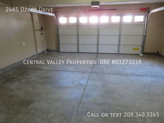 Building Photo - 2465 Ozark Dr