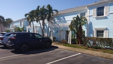 Building Photo - 3837 Pompano Dr SE