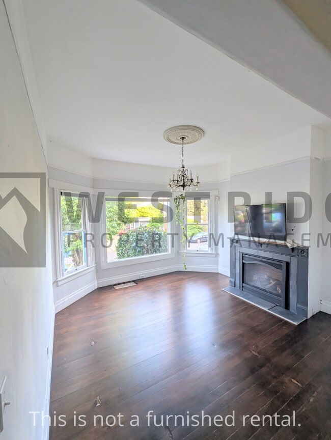 Building Photo - 3944 SE 33rd Pl