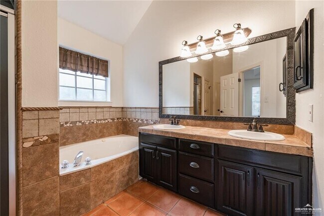 Building Photo - 18 N 30th St