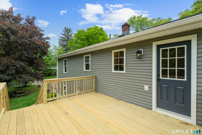 Building Photo - 831 Nut Plains Rd